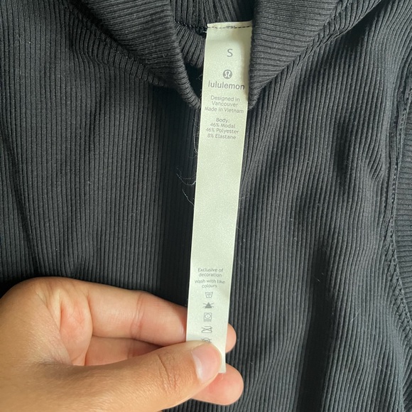 Lululemon dress!! In great condition. Super cute turtle neck dress ! 👗🖤 - Picture 3 of 5